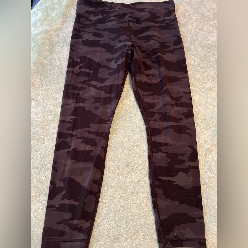Athleta Elation Camo Tights Leggings in Black and Gray L